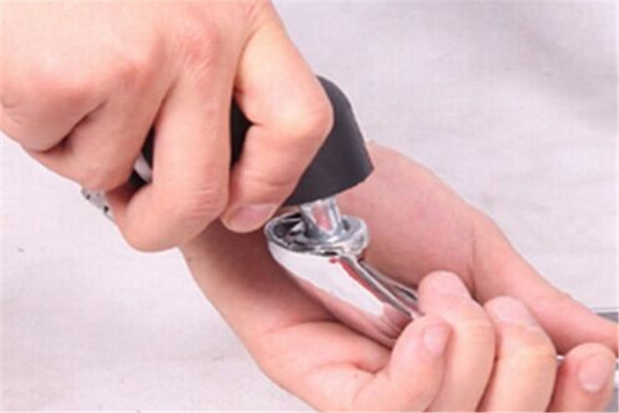 HOW TO REMOVE STAR BASE FROM OFFICE CHAIR 2 2 Remove chair castors from base
