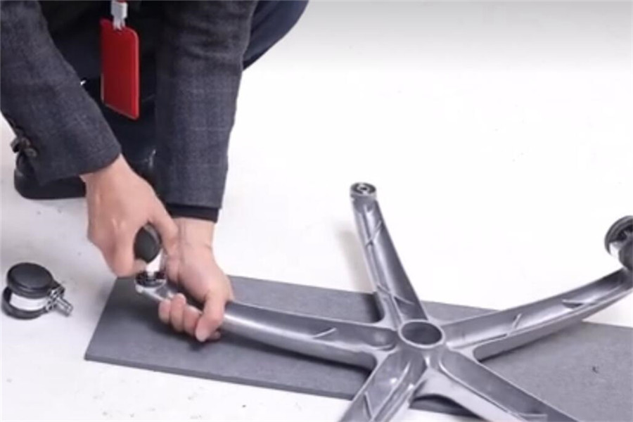 HOW TO REMOVE OFFICE CHAIR WHEELS OR CASTERS – A STEP-BY-STEP GUIDE 1 how to remove casters from office chair